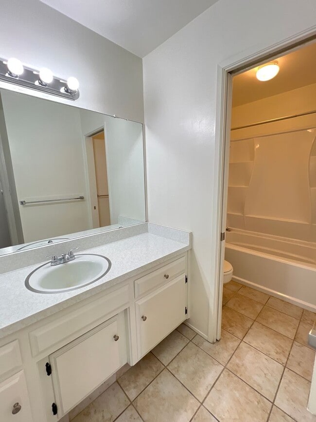 Building Photo - 7mct4712