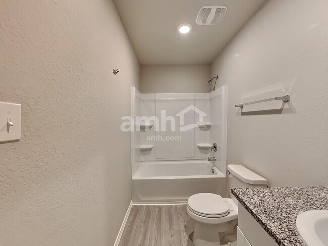 Building Photo - 502 Summersweet Rd