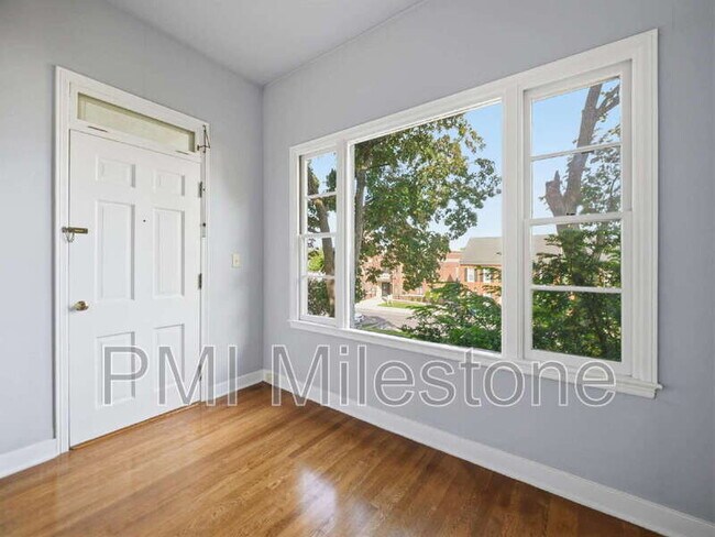 Building Photo - 323 N Potomac St