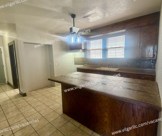 Building Photo - 3713 Hemlock St