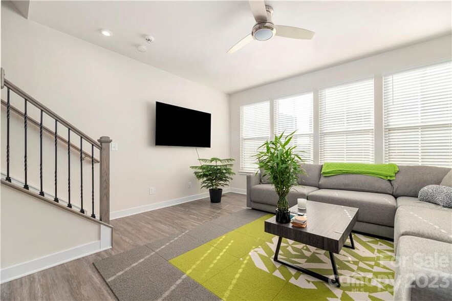 Building Photo - 436 W Tremont Ave