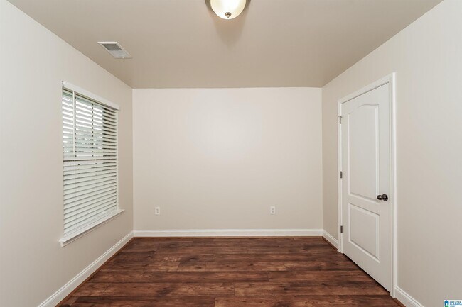 Building Photo - 6916 Meadow Ridge Dr