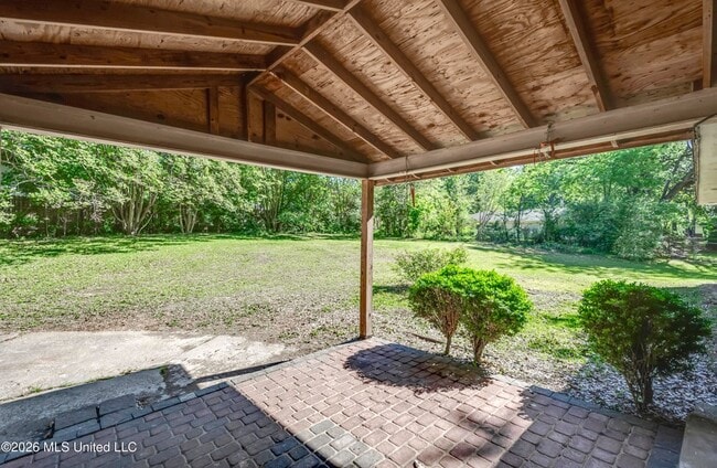 Building Photo - 823 Dunton Rd