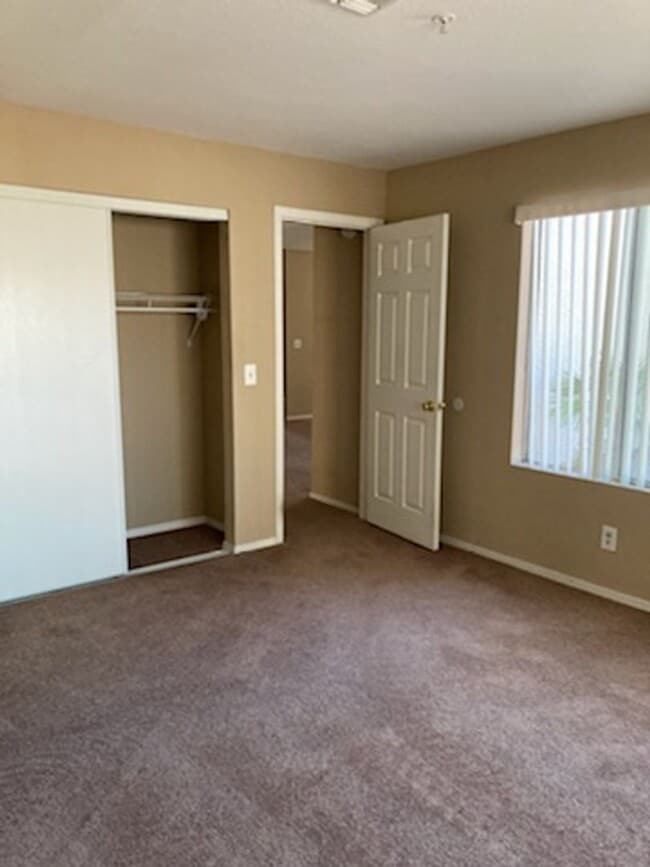 Building Photo - 2060 Mesquite Ln