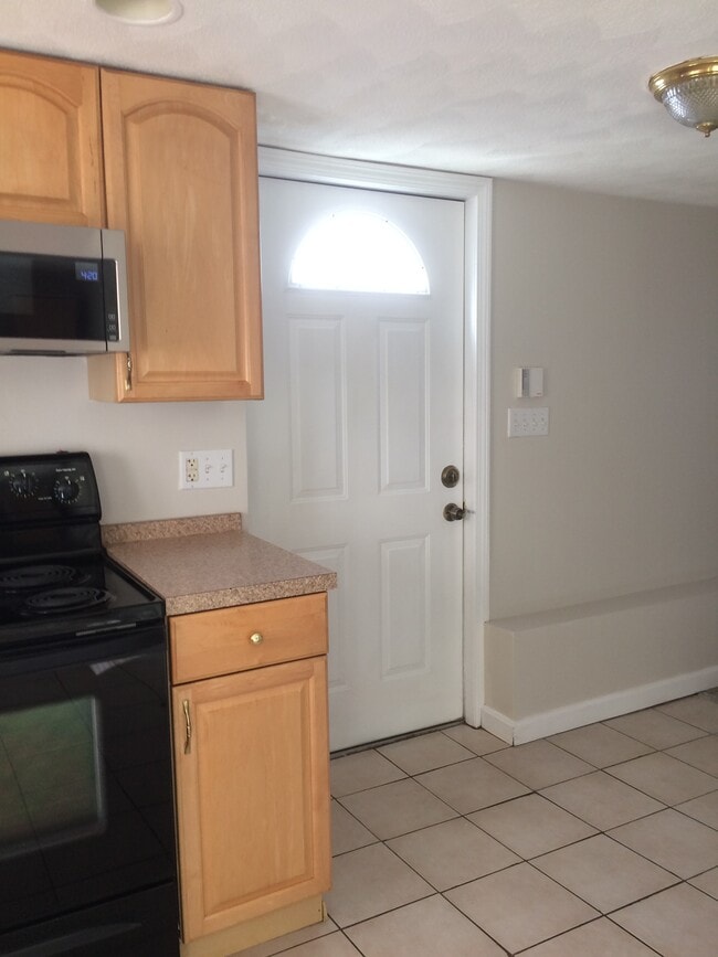 Building Photo - 37 Cecilian Ave