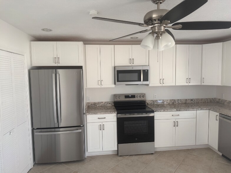 Building Photo - 430 14th St SW