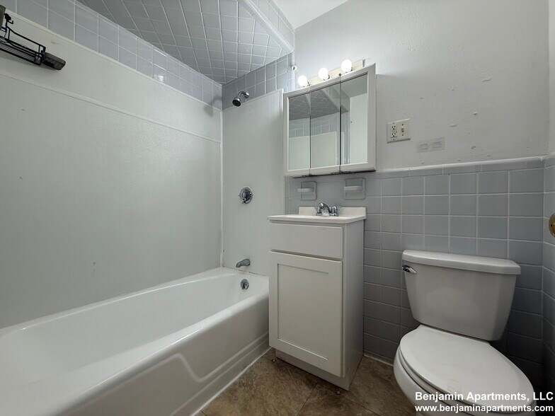 Building Photo - 316 Tappan St