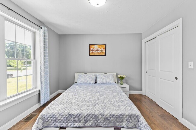 Building Photo - 21 Pasture Brook Rd