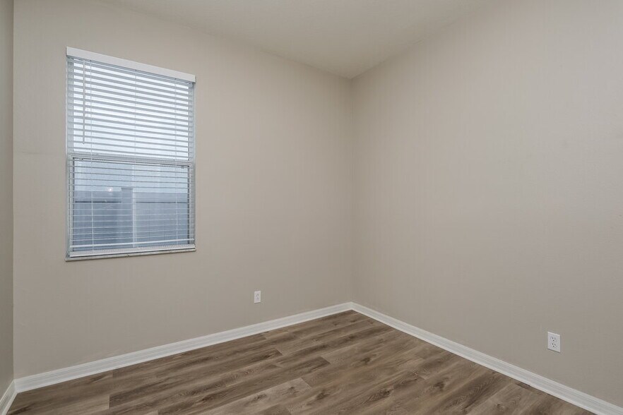 Building Photo - 11171 Golden Silence Dr