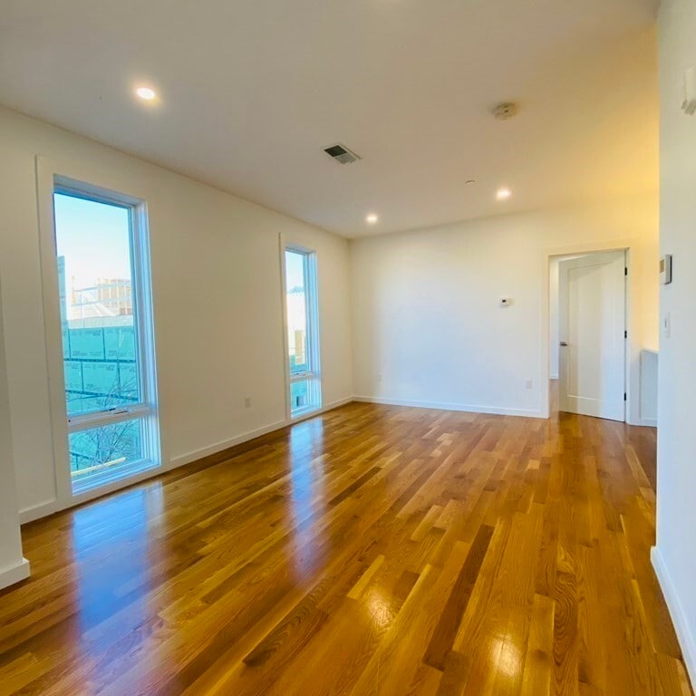 Building Photo - 49 Rogers St