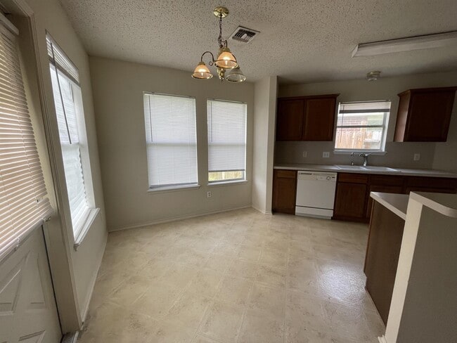 Building Photo - 7721 Wolf Dr