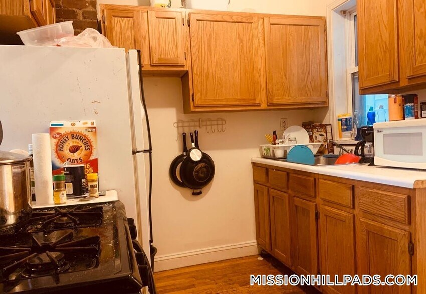 Building Photo - 733 Parker St