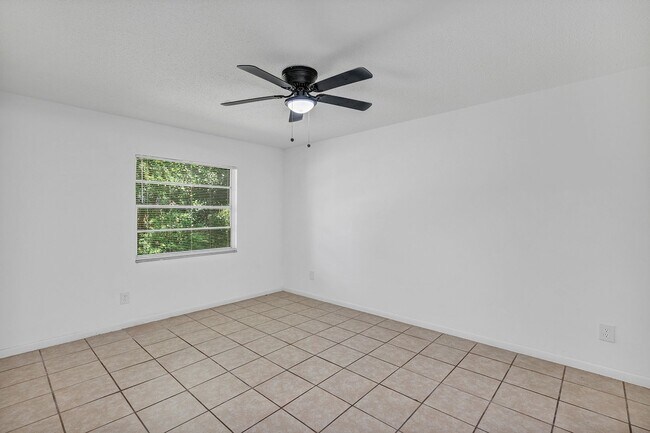 Building Photo - 506 NE 28th Ave