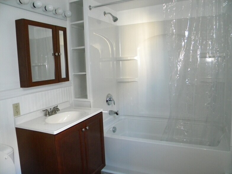 Building Photo - 39 Cook St