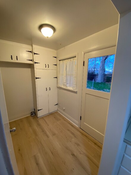 Building Photo - 535 SE Scenic View Dr