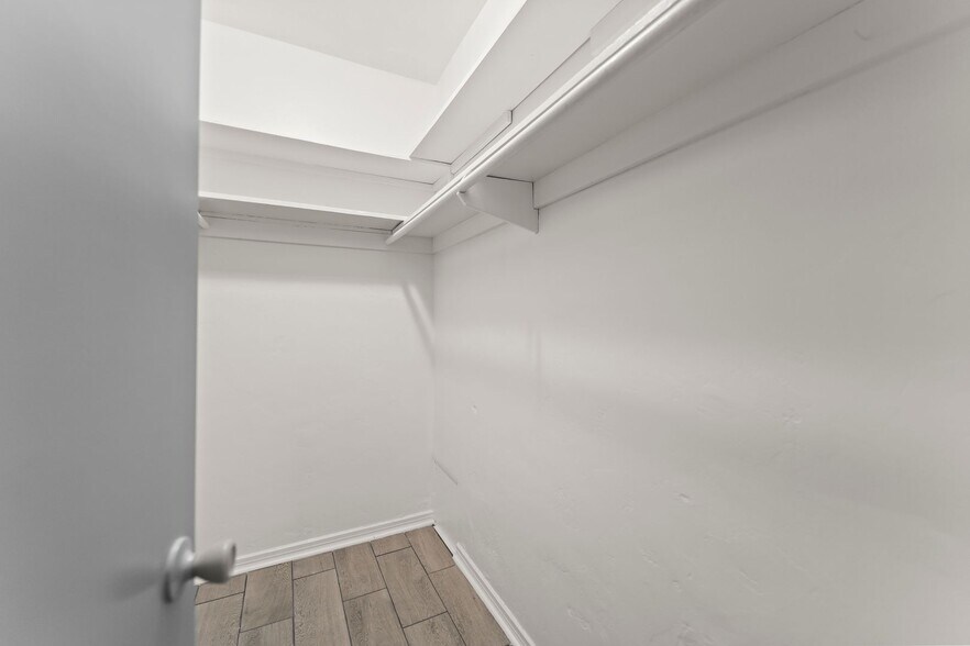 Building Photo - 10639 Fitzroy Ave