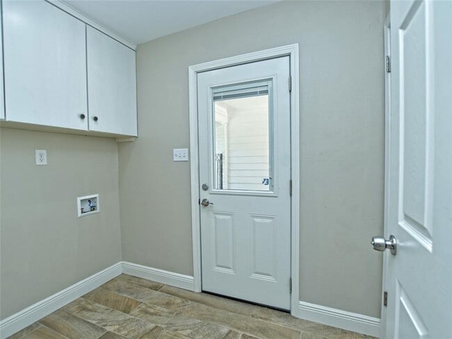 Building Photo - 4301 Balcones Woods Dr