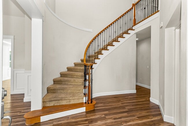 Building Photo - 6.6 Acre Retreat
