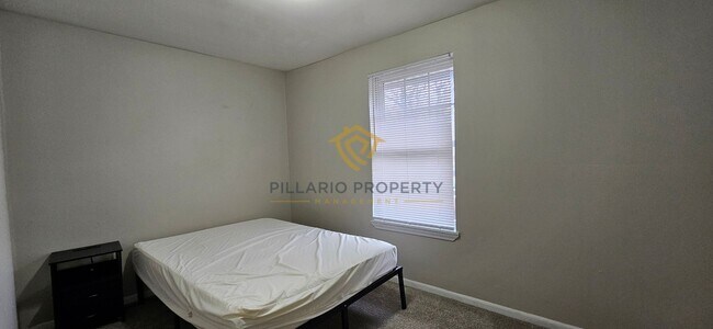 Building Photo - 933-935 N Dearborn St