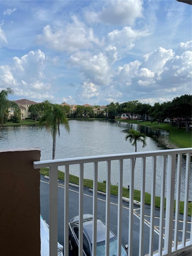 Building Photo - 250 Jacaranda Dr