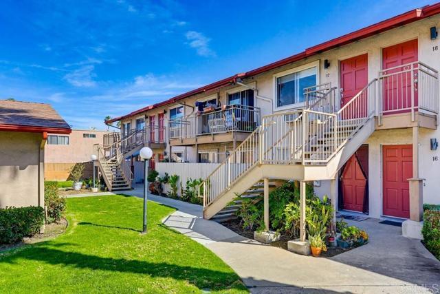 Building Photo - 1025 Estes St