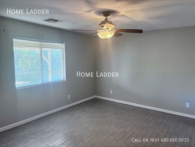 Building Photo - 7213 W Hilton Ave