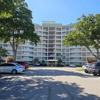 Building Photo - 3090 N Course Dr