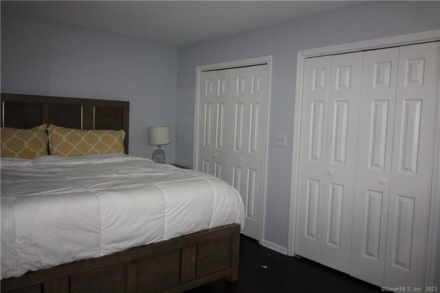 Primary bedroom w/double closets - 183 Livingston Pl