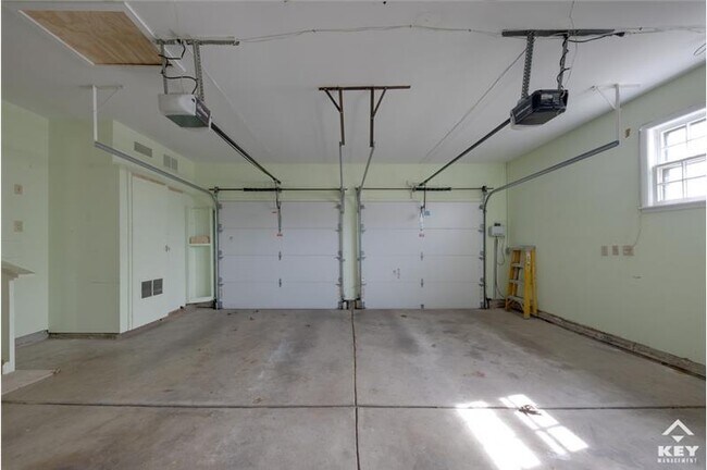 Building Photo - 6402 E 11th St N