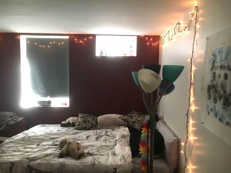 Building Photo - 42 Putnam Ave