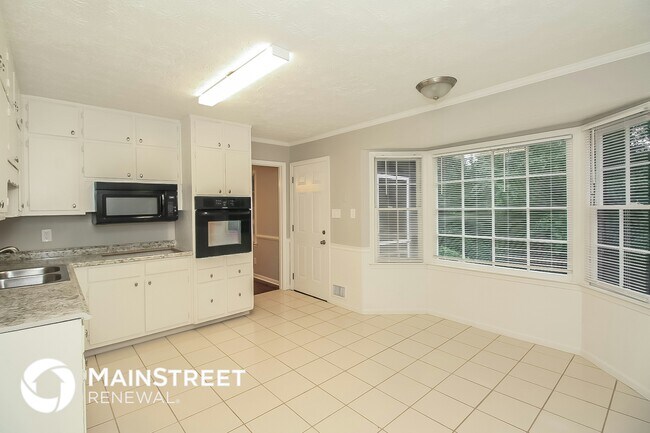 Building Photo - 3103 Skyland Dr
