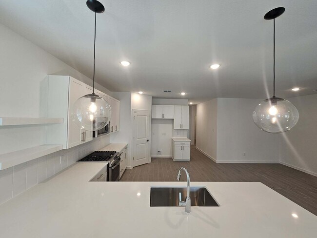 Building Photo - 8338 Bay Oaks Dr