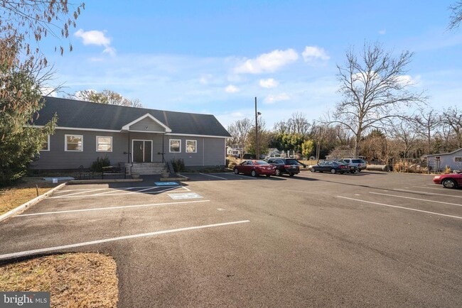Building Photo - 407 Paradise Rd