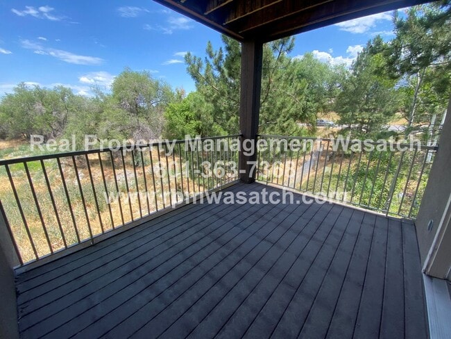 Building Photo - Cute 3 Bedroom 2 Bath Condo with a View!
