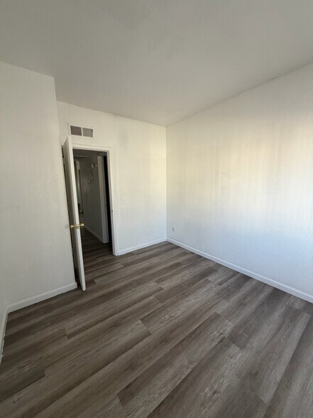 Building Photo - 2833 E Le Marche Ave