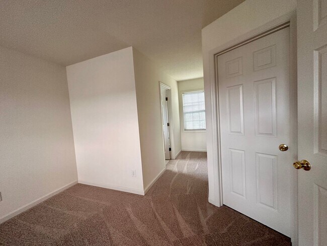 Building Photo - 105 E Coopers Ct