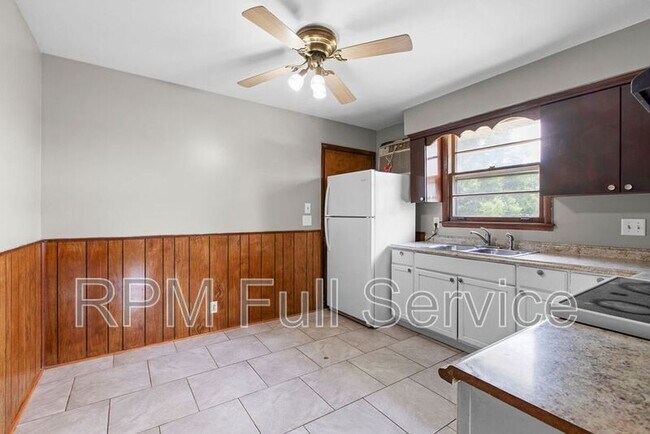 Building Photo - 3127 Larkspur Dr