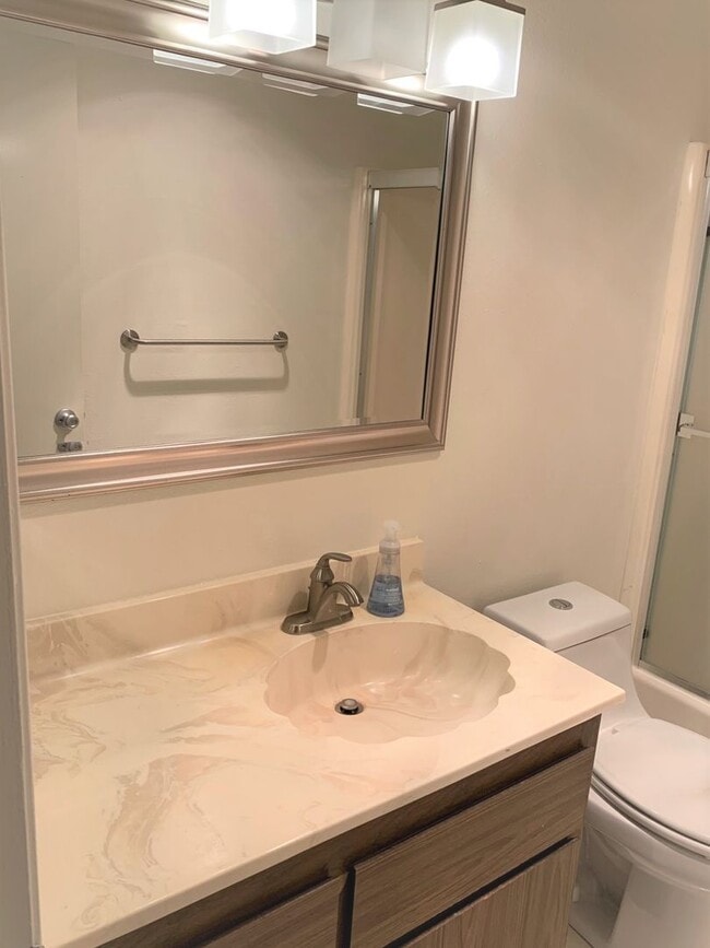 Building Photo - Lovely 2 bedroom PUD in the E Section of R...