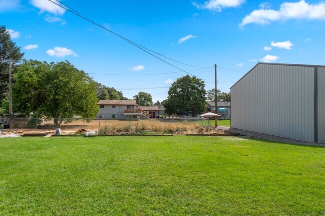 Building Photo - 10512 E Augusta Ave