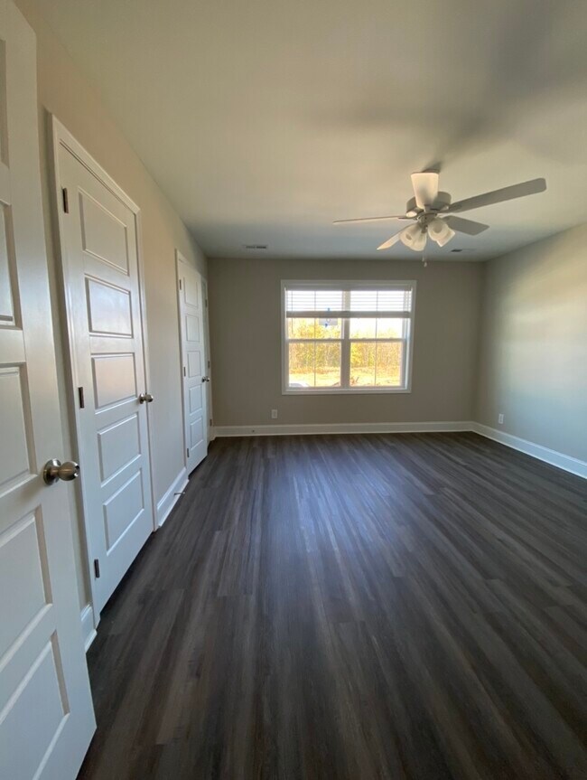 Building Photo - 1020 Glenkirk Dr