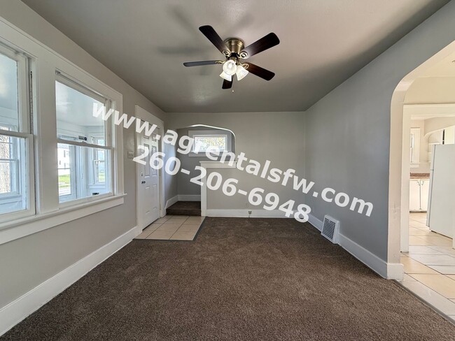 Building Photo - 2 Bedroom House