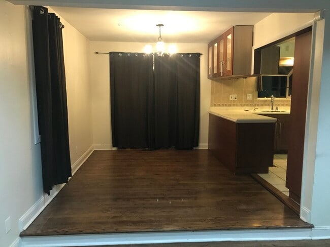 Building Photo - 1112 Stamford Rd