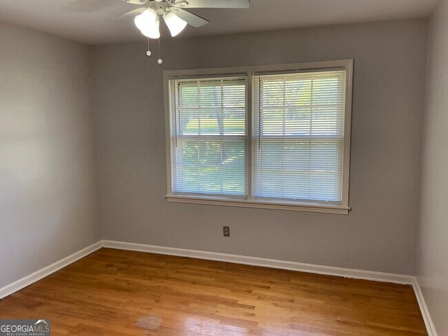 Building Photo - 3988 Rainbow Dr