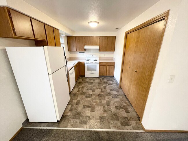 Building Photo - Beautiful 2 Bedroom 1 Bath Apartment- Close to BSU
