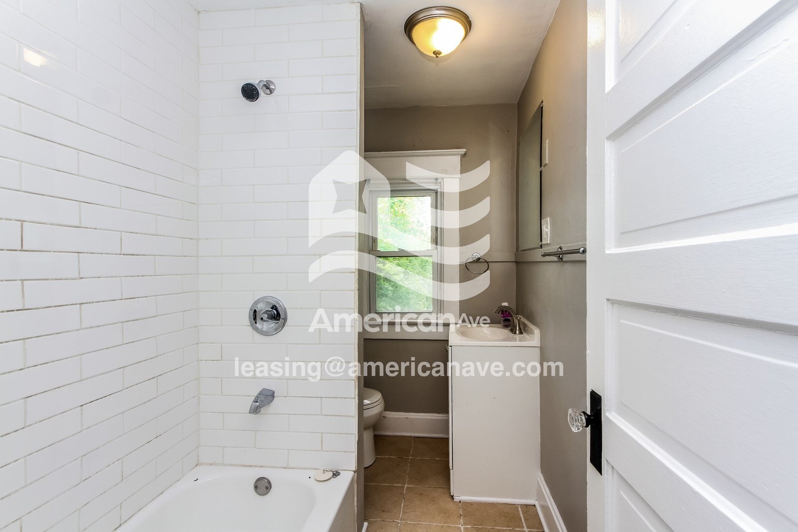 Building Photo - 1055 W 33rd St