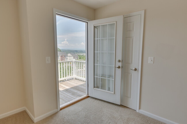 Building Photo - 2170 Saranac Ct