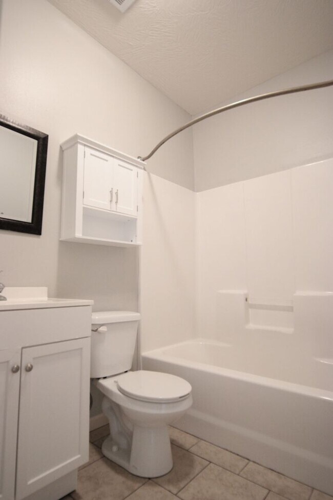 Building Photo - 459 S Main Ave