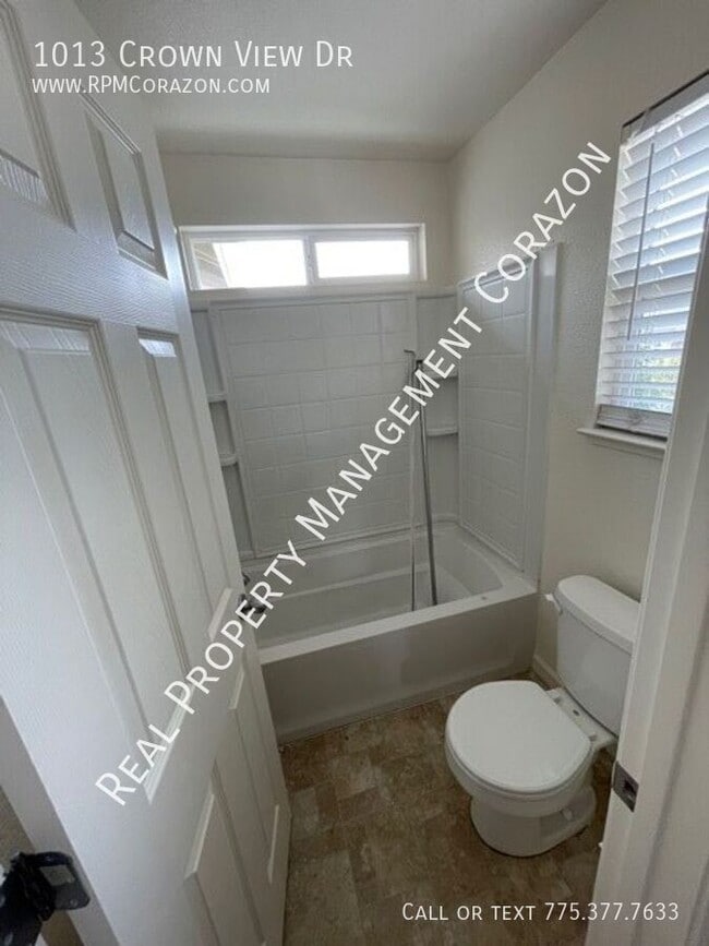Building Photo - 1013 Crown View Dr