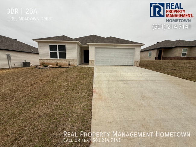 Primary Photo - Spacious 3-Bed, 2-Bath Modern Home with Ga...