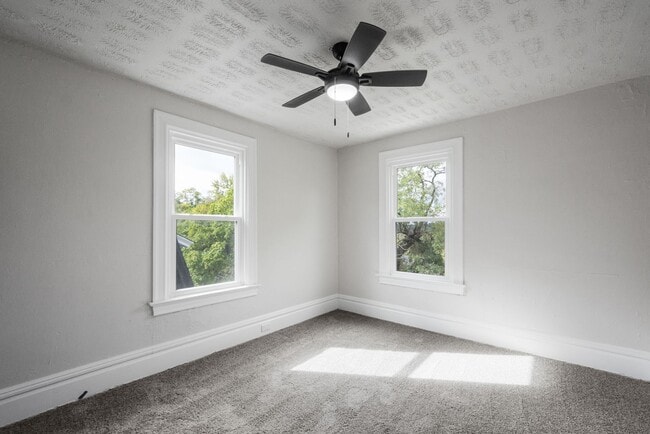 Building Photo - Charming 2 bedroom home in Beechview available May 1!